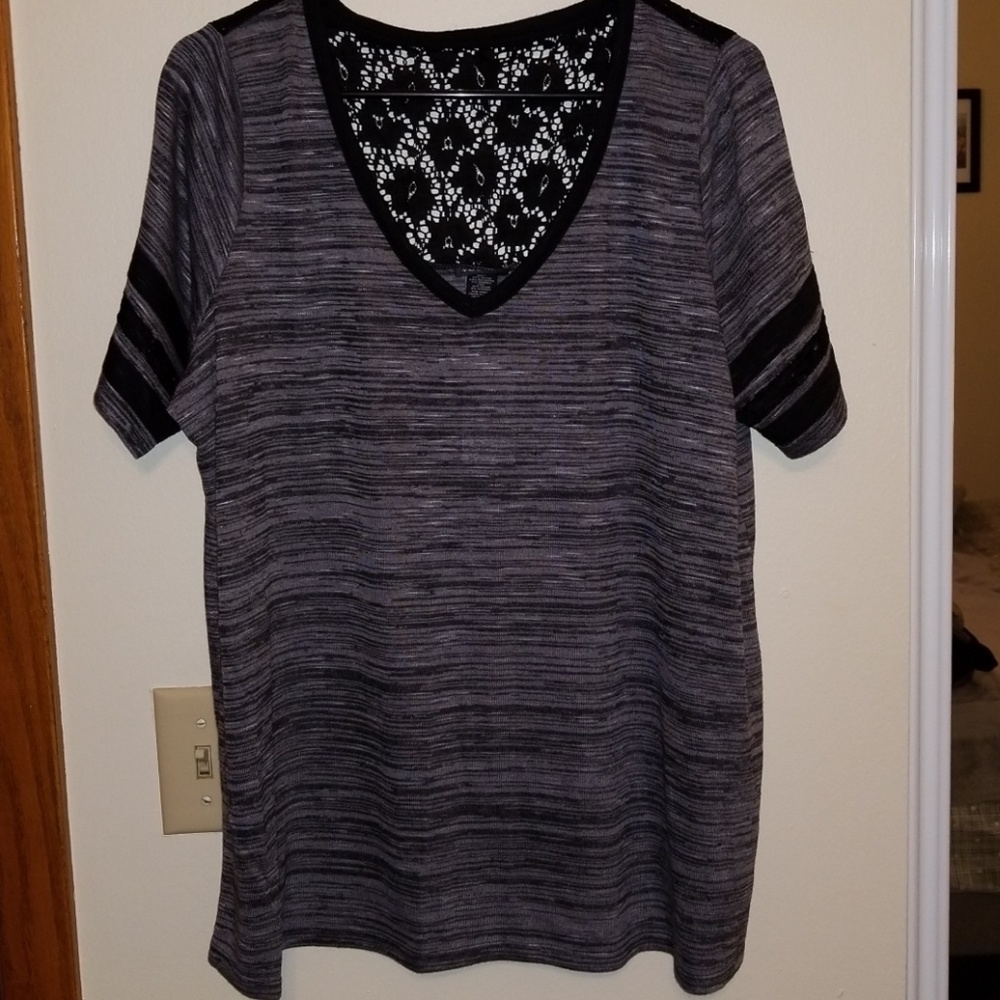 Black/gray tee